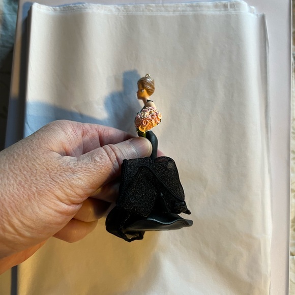 Barbie 1999 40th anniversary hallmark ornament - Picture 6 of 13